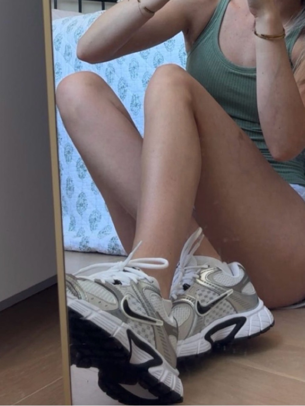 Nike V5 RNR Sneaker - Picture 2 of 2